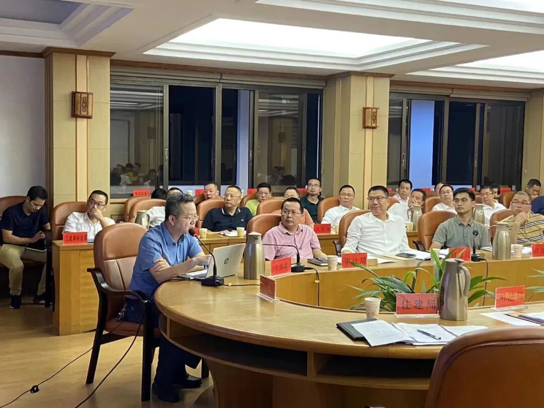 广东德韵律师事务所王德雄主任受邀为揭东区政府领导干部宣讲《广东省制造业高质量发展促进条例》